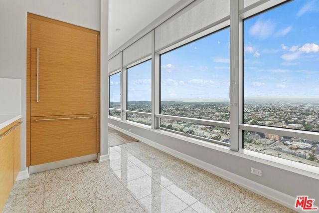 900 W Olympic Boulevard 28B, Los Angeles, CA 90015