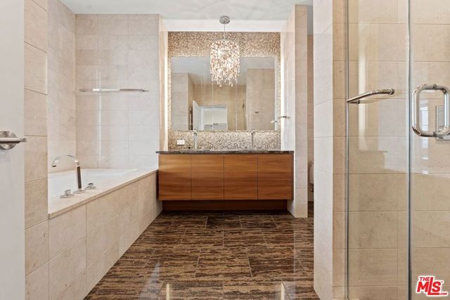 900 W Olympic Boulevard 28B, Los Angeles, CA 90015