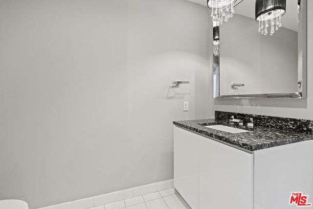 900 W Olympic Boulevard 28B, Los Angeles, CA 90015