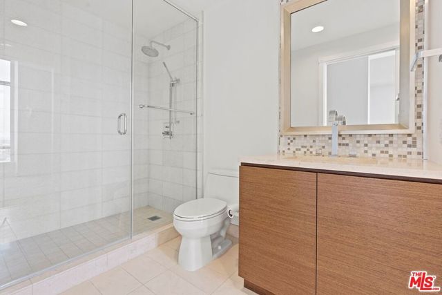 900 W Olympic Boulevard 28B, Los Angeles, CA 90015