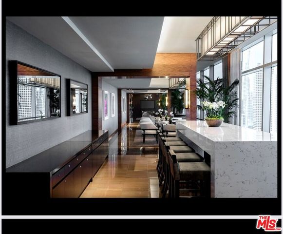 900 W Olympic Boulevard 28B, Los Angeles, CA 90015