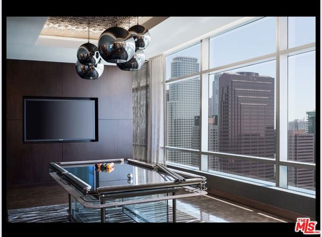 900 W Olympic Boulevard 28B, Los Angeles, CA 90015