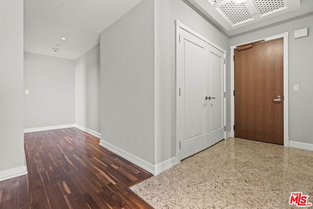 900 W Olympic Boulevard 28B, Los Angeles, CA 90015