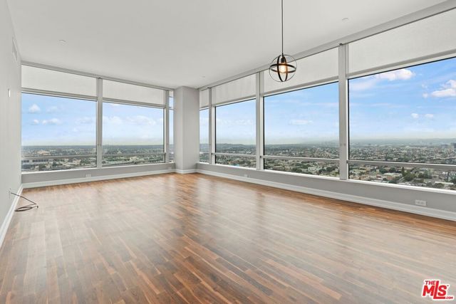 900 W Olympic Boulevard 28B, Los Angeles, CA 90015