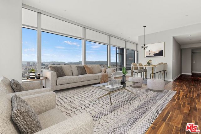 900 W Olympic Boulevard 28B, Los Angeles, CA 90015