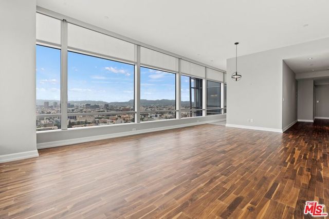 900 W Olympic Boulevard 28B, Los Angeles, CA 90015