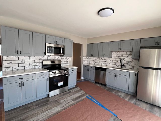 530 N Arizona Avenue, Glenwood, IL 60425