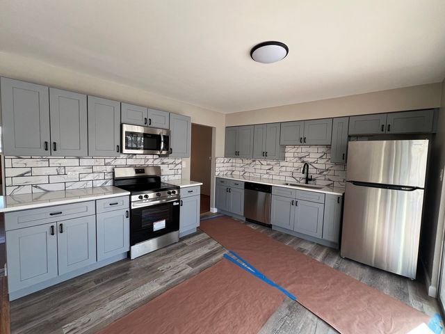 530 N Arizona Avenue, Glenwood, IL 60425