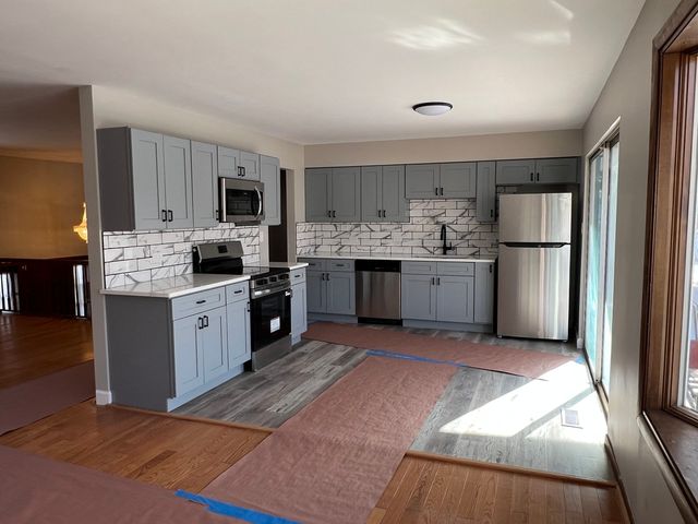 530 N Arizona Avenue, Glenwood, IL 60425