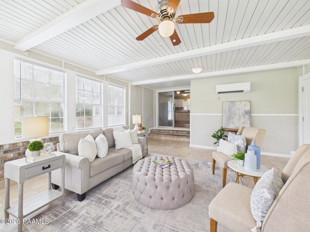 6235 Woodlawn Road, Maurice, LA 70555