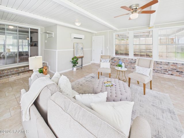 6235 Woodlawn Road, Maurice, LA 70555