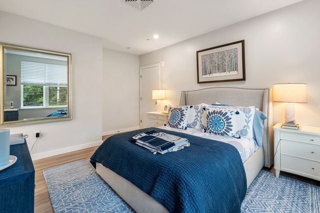 68 Los Angeles St 207, Newton, MA 02458