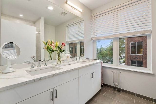 68 Los Angeles St 207, Newton, MA 02458