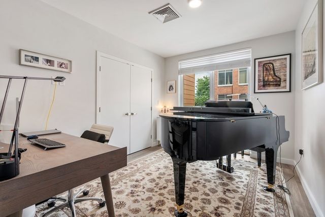 68 Los Angeles St 207, Newton, MA 02458