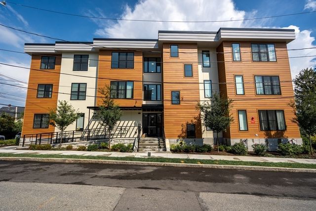 68 Los Angeles St 207, Newton, MA 02458