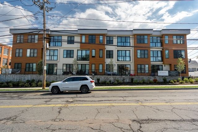 68 Los Angeles St 207, Newton, MA 02458