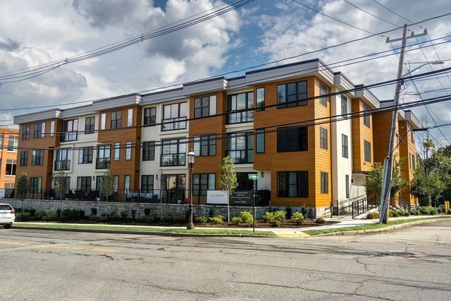 68 Los Angeles St 207, Newton, MA 02458