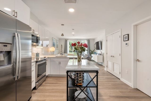 68 Los Angeles St 207, Newton, MA 02458