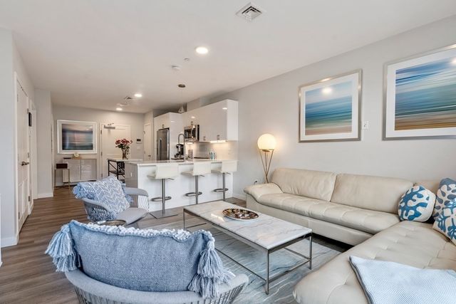 68 Los Angeles St 207, Newton, MA 02458