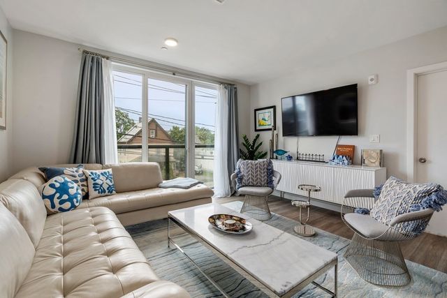 68 Los Angeles St 207, Newton, MA 02458