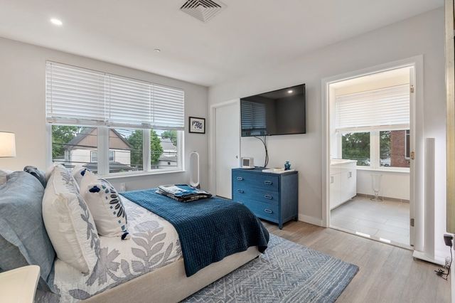 68 Los Angeles St 207, Newton, MA 02458