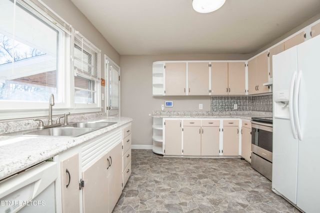 404 Douglas Lane, Clinton, TN 37716