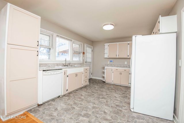 404 Douglas Lane, Clinton, TN 37716