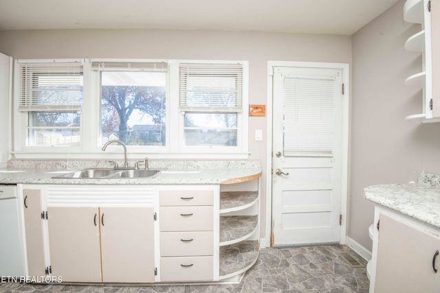 404 Douglas Lane, Clinton, TN 37716