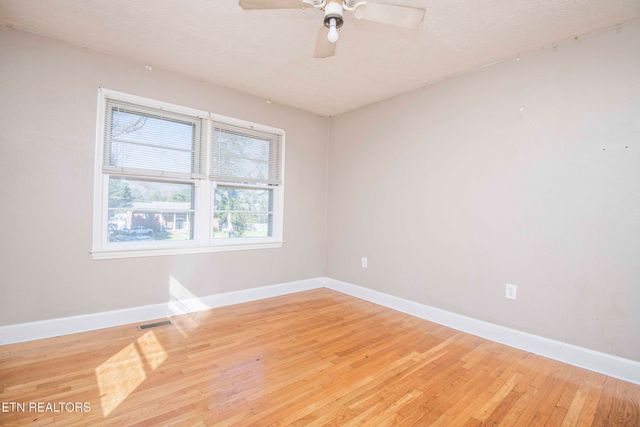 404 Douglas Lane, Clinton, TN 37716