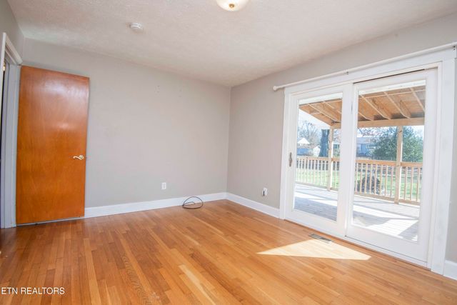 404 Douglas Lane, Clinton, TN 37716