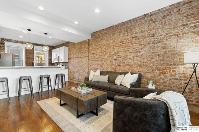 817 S 33rd Street, Omaha, NE 68105