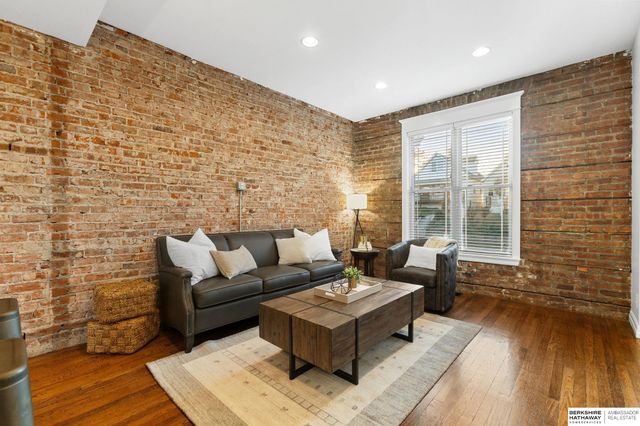 817 S 33rd Street, Omaha, NE 68105