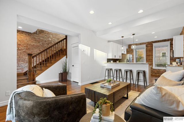 817 S 33rd Street, Omaha, NE 68105