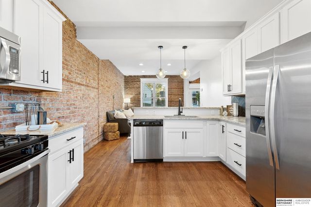 817 S 33rd Street, Omaha, NE 68105