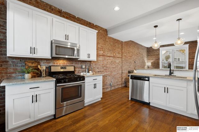 817 S 33rd Street, Omaha, NE 68105