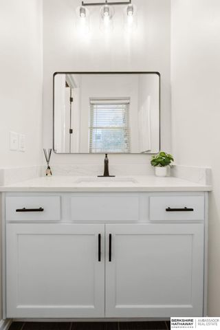 817 S 33rd Street, Omaha, NE 68105