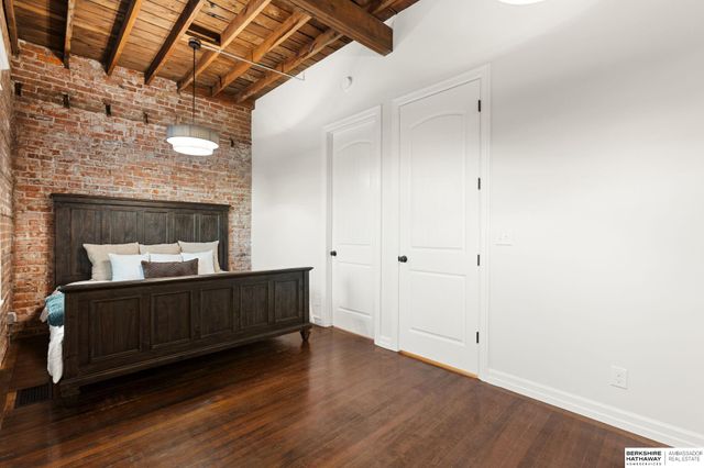 817 S 33rd Street, Omaha, NE 68105