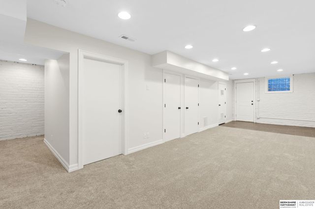 817 S 33rd Street, Omaha, NE 68105