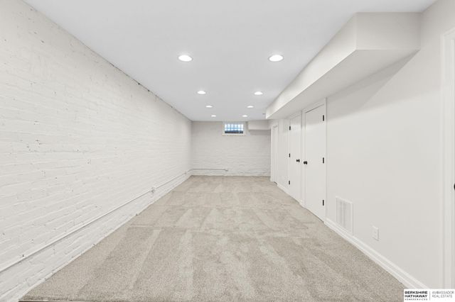 817 S 33rd Street, Omaha, NE 68105