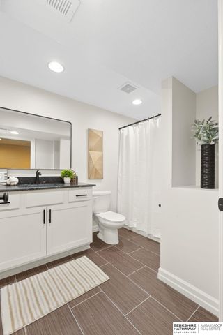 817 S 33rd Street, Omaha, NE 68105