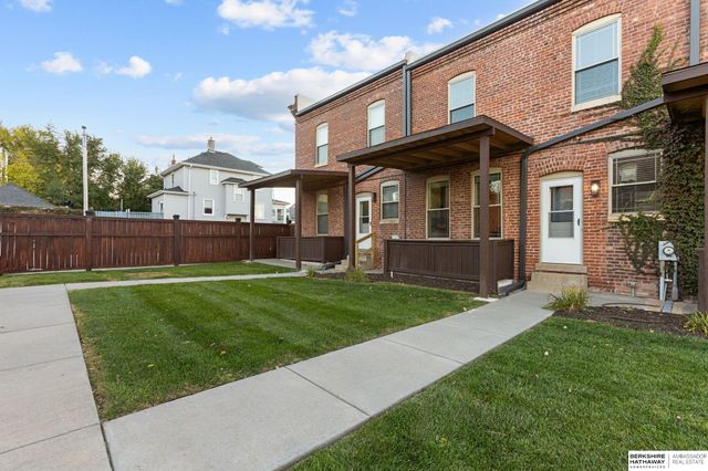 817 S 33rd Street, Omaha, NE 68105