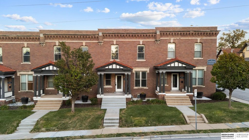 817 S 33rd Street, Omaha, NE 68105