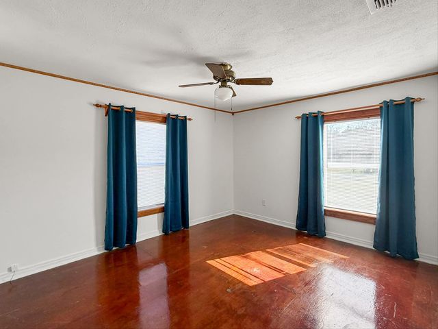 318 DAINGERFIELD ST, Naples, TX 75568