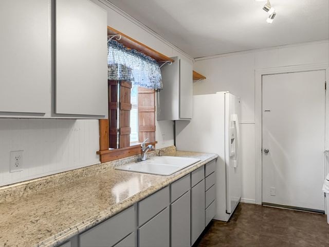 318 DAINGERFIELD ST, Naples, TX 75568