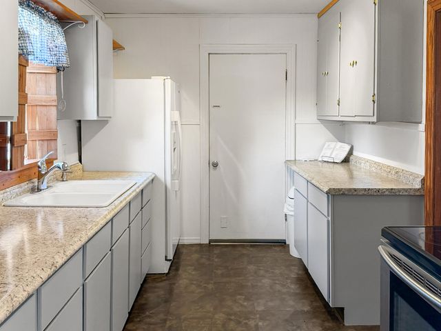 318 DAINGERFIELD ST, Naples, TX 75568