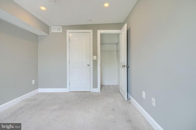325 S REGESTER ST, Baltimore, MD 21231