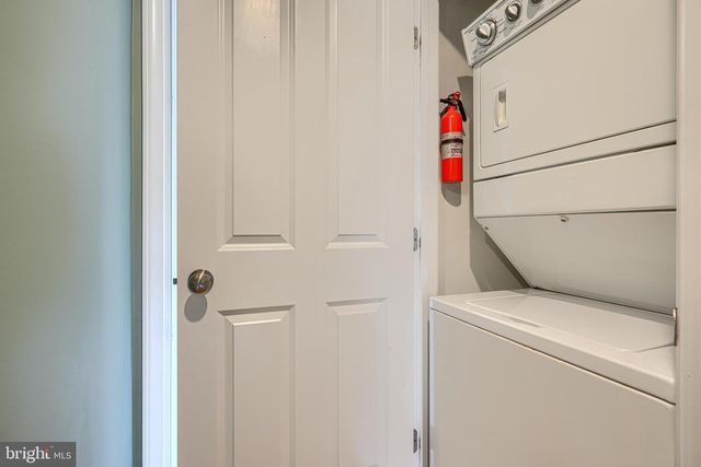 325 S REGESTER ST, Baltimore, MD 21231