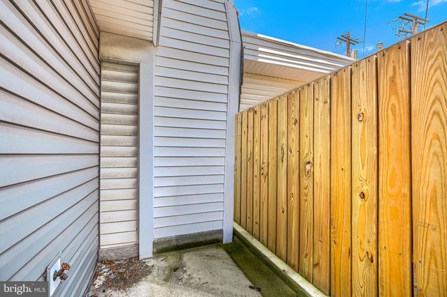 325 S REGESTER ST, Baltimore, MD 21231