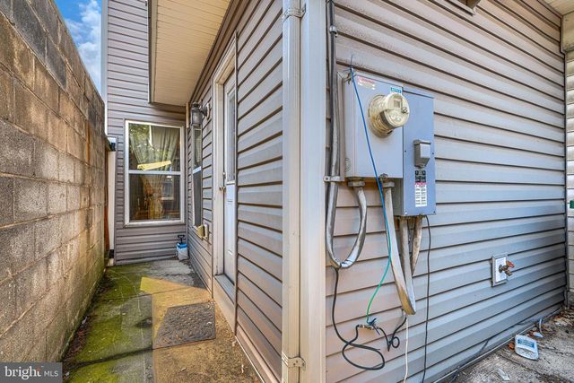 325 S REGESTER ST, Baltimore, MD 21231