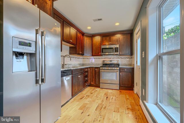 325 S REGESTER ST, Baltimore, MD 21231